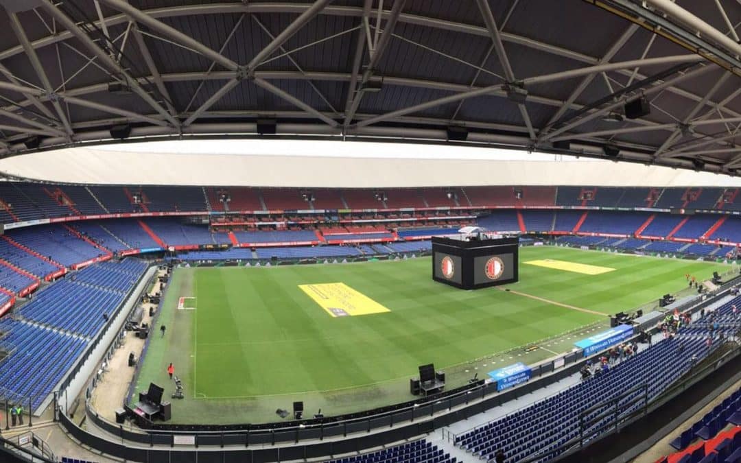 Schermen in de Kuip